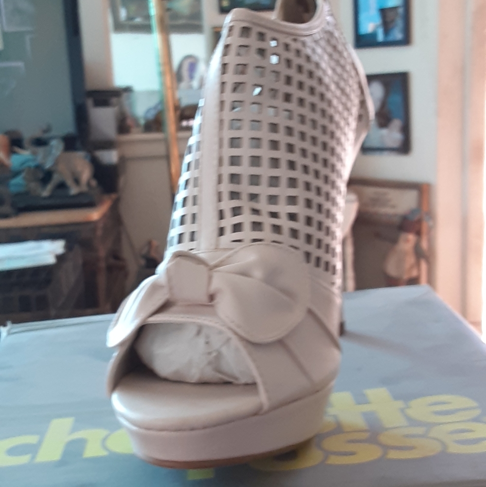 Women's toeless ankle boots